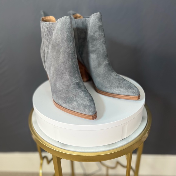 Marc fisher Gardi Gray Suede Pointed Toe Pull on Block heel ankle boot Size 5.5 - Picture 6 of 14